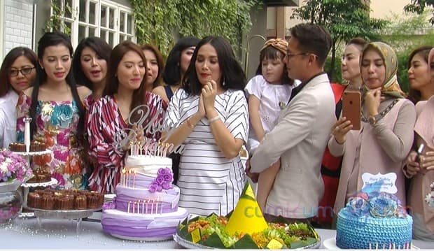 5 Momen Meriah di Pesta Ultah Ussy Sulistiawaty