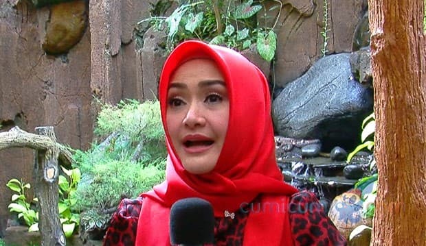 Eddies Adelia Cerai Gara-gara Suami Dipenjara?