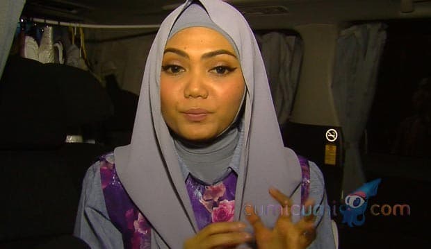 Pasca Berhijab, Rina Nose Buka Butik Busana Muslimah
