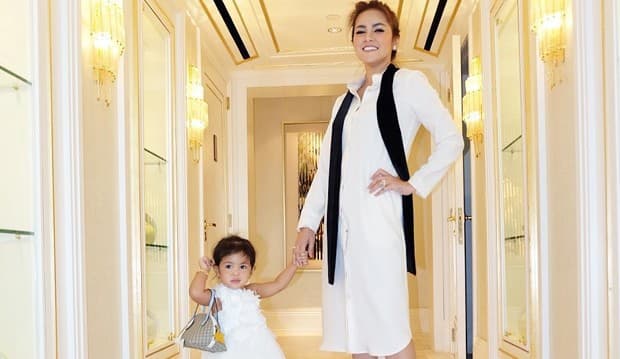 Putri Olla Ramlan 'Melek' Barang Branded
