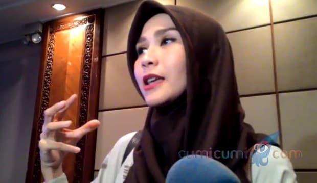 Zaskia Adya Mecca 'Curi' Ilmu Bisnis Luna Maya