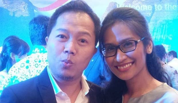 Belum Setahun Cerai, Sandhy Sondoro Gandeng Wanita Lain