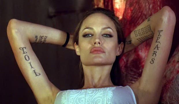Angelina Jolie Hapus Tato Demi Lupakan Brad Pitt