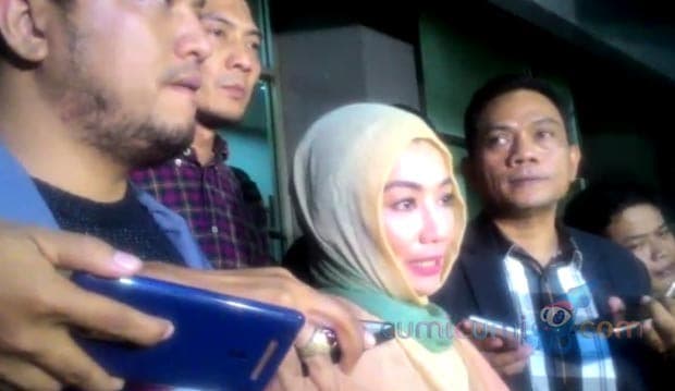 Tertipu Aspat, Reza Artamevia Polisikan Gatot Brajamusti