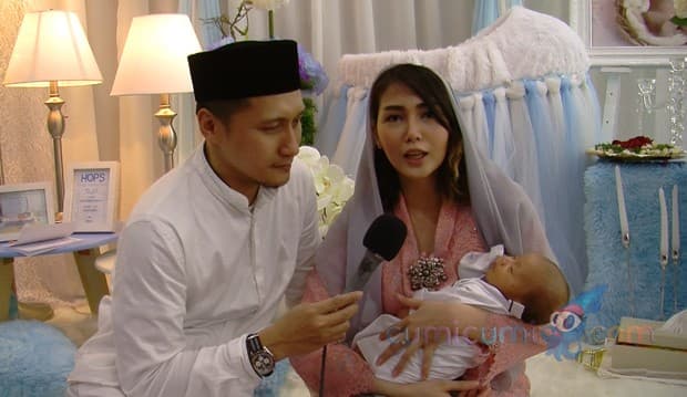 5 Momen Menarik Akikah Anak Ketiga Arie Untung