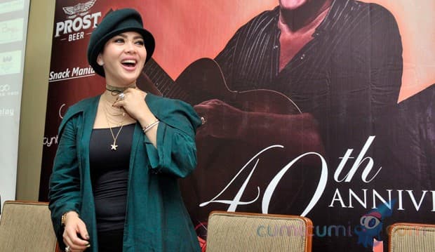 Nyanyi di Konser Air Supply, Syahrini Dibayar Mahal?
