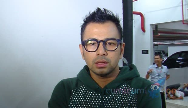 Kacamata Raffi Ahmad Bukan Gaya, Tapi Silinder