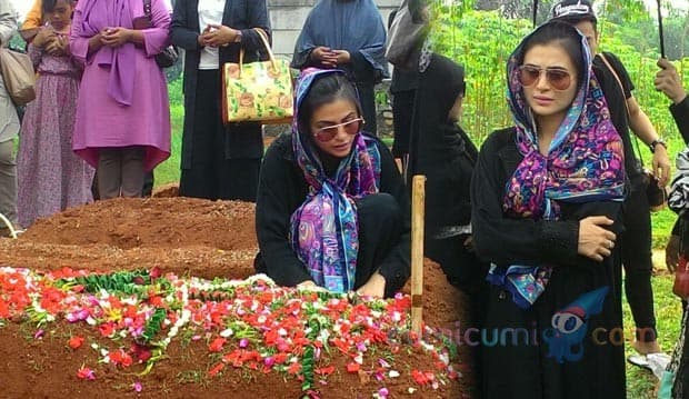 Ayahanda Meninggal, Asha Shara Terpukul dan Menangis