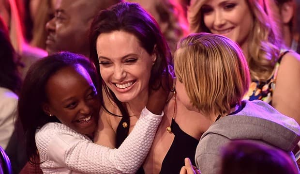 Hak Asuh Anak Jatuh ke Tangan Angelina Jolie