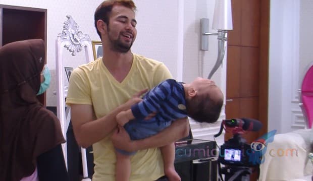 Rafathar Kesal, Pundak Raffi Jadi Korban