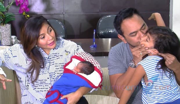 Bambang Lahir, Dua Gadis Bebi Romeo Cemburu