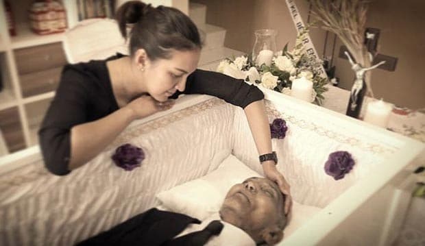 Natal Kelabu Donna Agnesia, Kehilangan Mama dan Papa