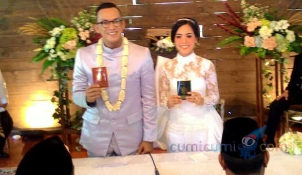 Akhiri Masa Lajang, Steni Agustaf Resmi Menikah