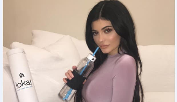 Payudara 'Membengkak', Kylie Jenner Operasi?