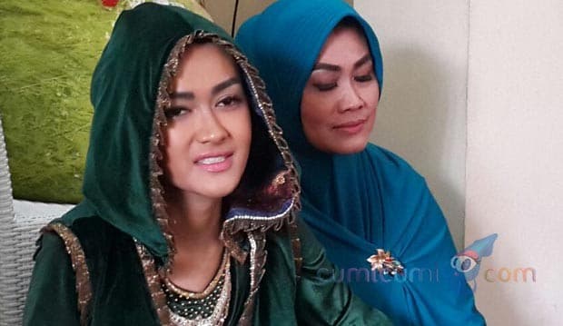 Nekat Umroh Saat Sakit, Jupe Bawa Dokter Pribadi?