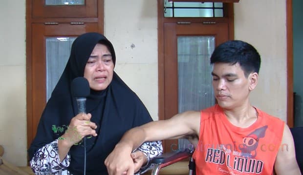 Miris, Vokalis Band Elkasih Diceraikan Istri Saat di Kursi Roda
