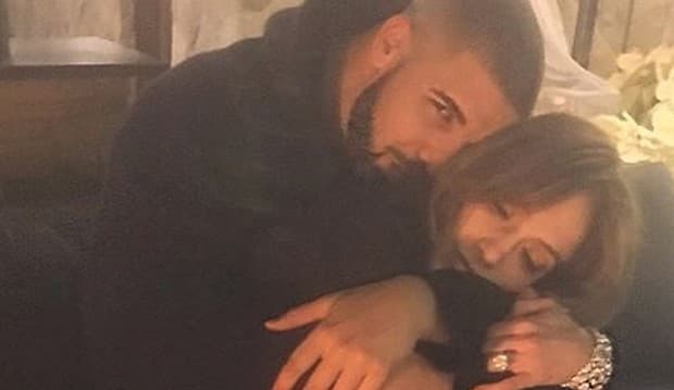 Drake Beri Kalung Berlian Rp 1,3 Miliar ke Jennifer Lopez