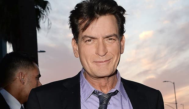 Positif HIV, Charlie Sheen Nyaris Bunuh Diri