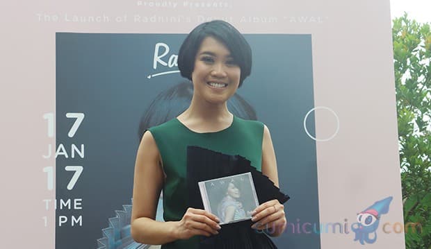 Debut Album Perdana, Radhini Dibantu 9 Musisi Terkenal