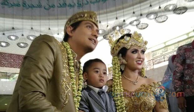 Pernikahan Kedua Lucky Hakim Minus Anak, Nggak Diundang?