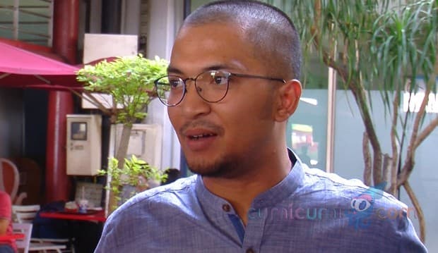 Tasbih Putus Tanda Hubungan Denada dan Ihsan Renggang?