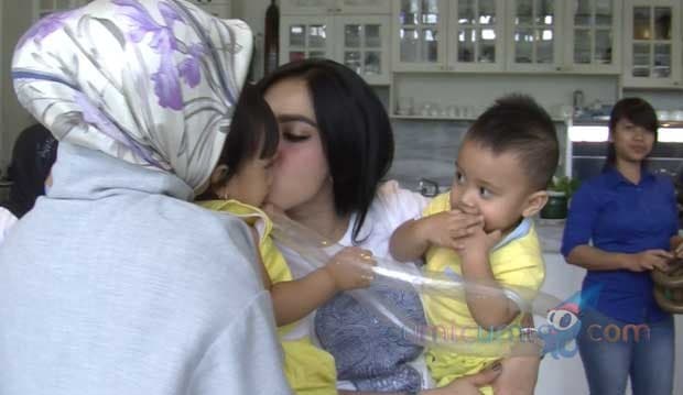 5 Perbedaan Raja dan Ratu, Keponakan Kembar Syahrini