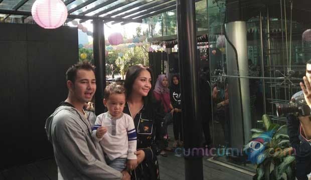 Impian Raffi, Pakai Sorban dan Peci Bareng Rafathar di Mekkah