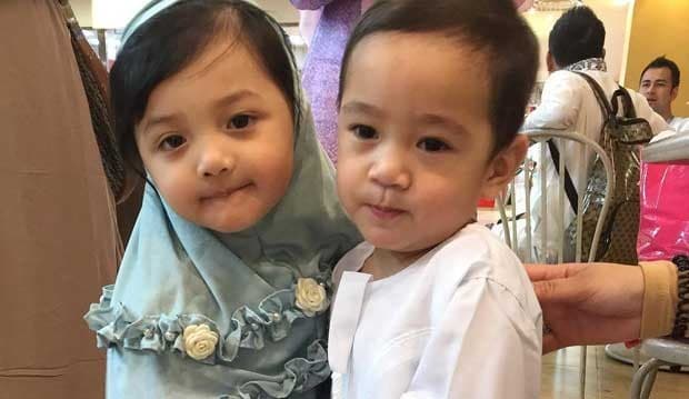 Ketemu di Mekkah, Rafathar Peluk Arsy Sampai Jatuh
