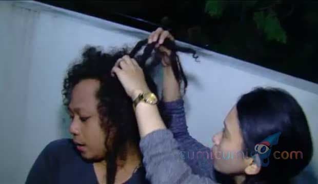 Awalnya Takut, Lama-lama Istri Cinta Rambut Gimbal Yoda Idol