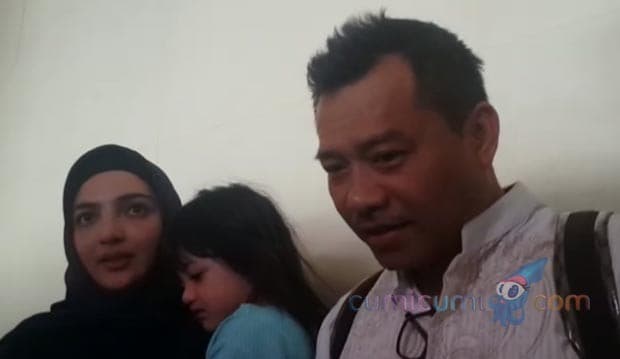Umroh Gendong Arsy, Ashanty Terpaksa Naik Kursi Roda