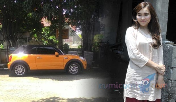 Mobil yang Ditumpangi Ayah Ayu Ting Ting Hadiah dari Raffi?