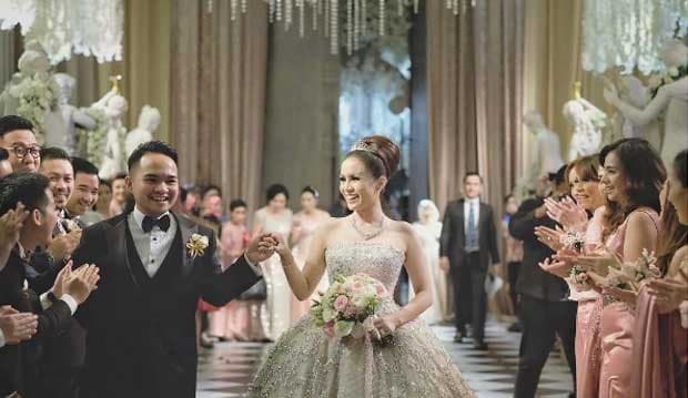 5 Momen Luar Biasa di Resepsi Pernikahan Momo Geisha