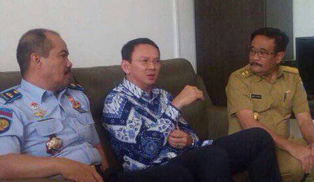 Masuk Rutan, Ipul Sambut Ahok, Cewek-cewek Rebutan Foto