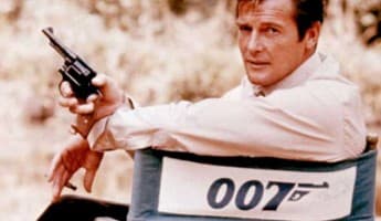 Roger Moore Sempat Tak Pede Perankan James Bond