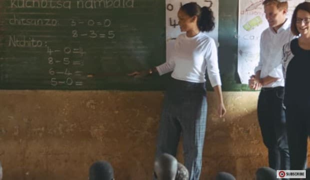 Istirahat Sejenak, Rihanna Jadi Guru Matematika di Malawi