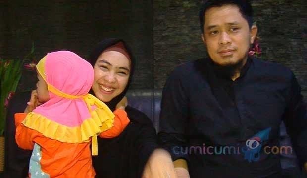 Oki Setiana Dewi dan Suami Pisah Ranjang Demi Anak