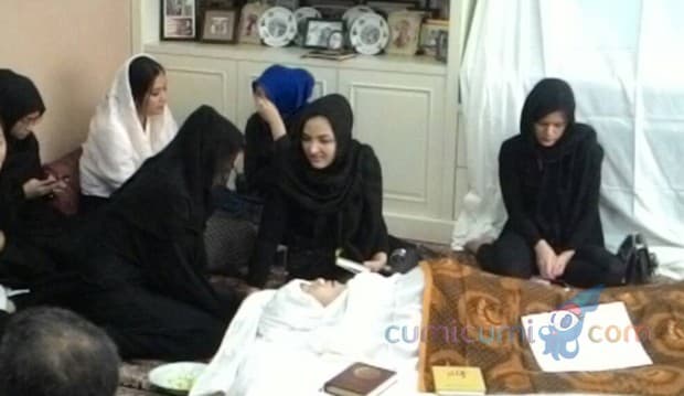 Pulang Liburan Bareng Anak-Anak, Suami Ririn Ekawati Dijemput Ajal