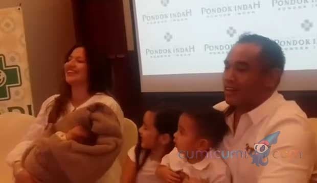 Usia Sebulan, Anak Ketiga Nia Ramadhani Disunat