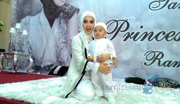 Syahrini Gelar Santunan Anak Yatim, Raffi Ahmad Jadi Donatur