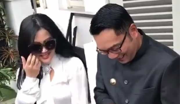 5 Momen Seru Syahrini Bersama Wali Kota Bandung Ridwan Kamil