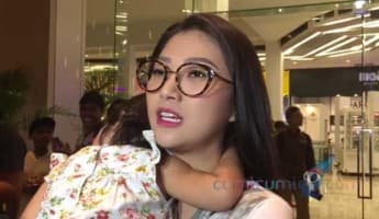 Rayakan Ultah, Thalia Onsu Makan Malam Bareng Mickey Mouse