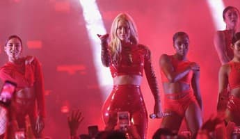 Terlihat Seksi, Ternyata Celana Iggy Azalea 'Bolong'