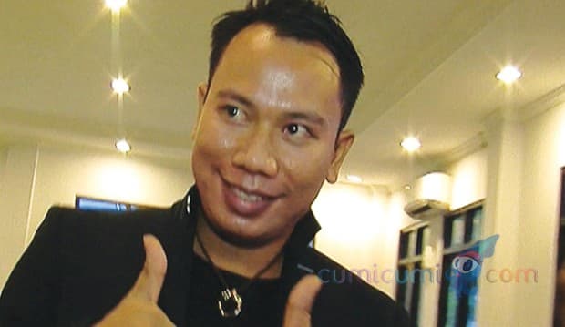 Vicky Prasetyo Belum Tahu Ayu Ting Ting Dipecat dari Pesbukers