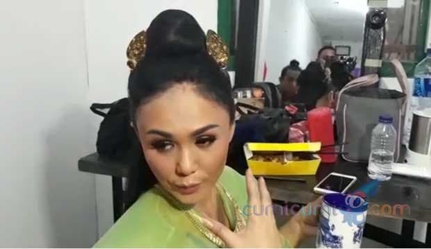 Suka Lagunya, Yuni Shara Tidak Tahu Personel Payung Teduh