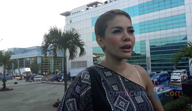 Jadi Model Iklan Gel Keperkasaan, Nikita Mirzani Dibayar Mahal