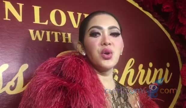 Usia 35 Belum Nikah, Syahrini Tak Takut Hamil di Usia Tua?