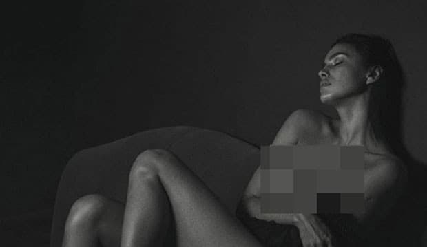 Rayakan Hari Menyusui Sedunia, Irina Shayk Nekat Pose Bugil