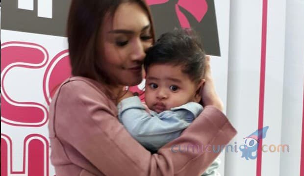 Waktu Hamil Rajin Pemotretan, Anak Melody Prima Banci Kamera