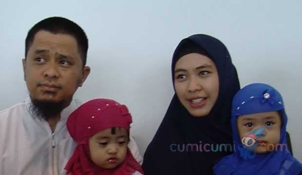 Pulang Ibadah Haji, Oki Setiana Dewi Disambut Keributan Ini