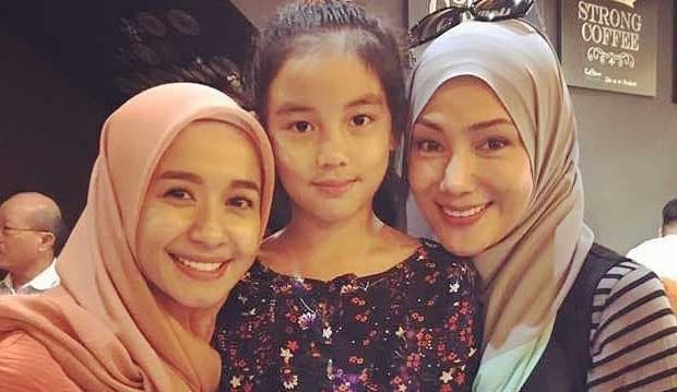 Laudya Cynthia Bella dan Mantan Istri Emran Bagi Tugas Jaga Anak
